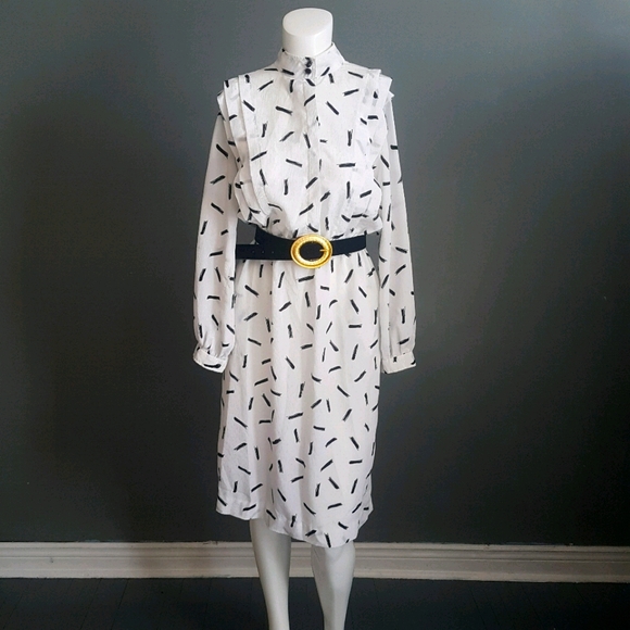 Vintage Dresses & Skirts - Vintage Long Sleeved Midi Dress